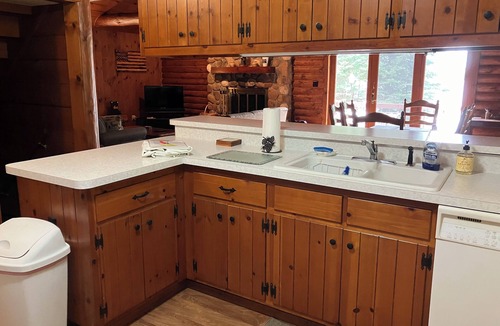 Eagle River Cabin | Yr round 3 Level Lodge in Eagle River/Sugar Camp WI-Fishing Boating Snowmobiling