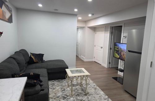 Calgary House | YYC Cozy Suites
