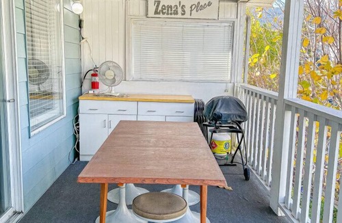 Okanagan-Similkameen Cottage | Zena's Penticton Beach Cottage
