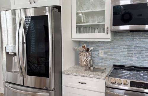 Hobe Sound House | Zephyr House, Tropical Retreat in Zeus Park, Walk to Beach and Dining Hobe Sound