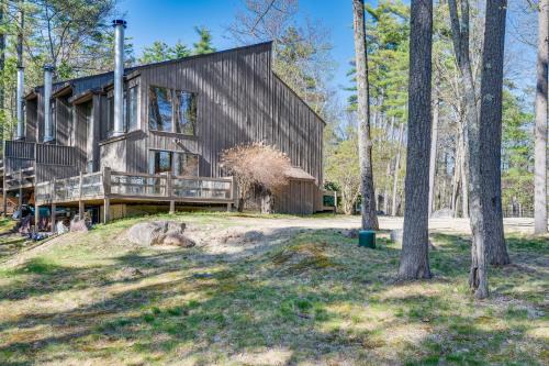 0.5 Mi to Dtwn & Trails: Conway Condo w/Hot Tub!