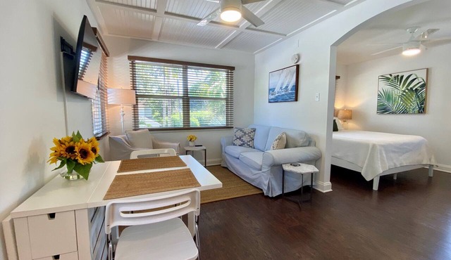 1/1 steps from downtown w/bikes. clean & comfortable