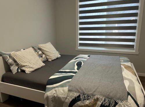 1-bedroom suite, 20 minutes from the airport, with a kitchen