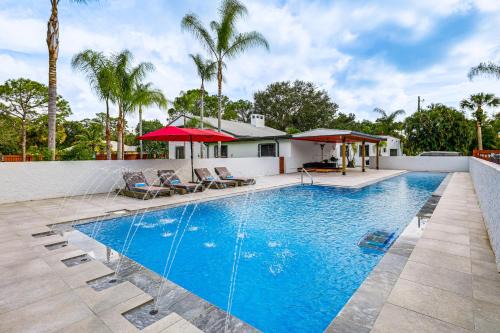 1 Mi to Boat Ramp: 'The Islander' Home w/Yard