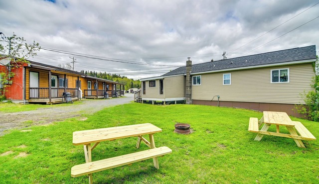1 Mi to Lake Francis: Mountain-View Studio Retreat