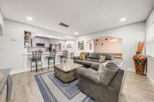 1 Mi to Lantana Municipal Beach: Oasis w/Pool!