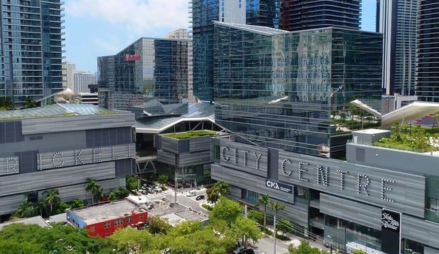 10 BEDS, 4 BATHS, Sleep 16 in the most Prime Location in Miami!