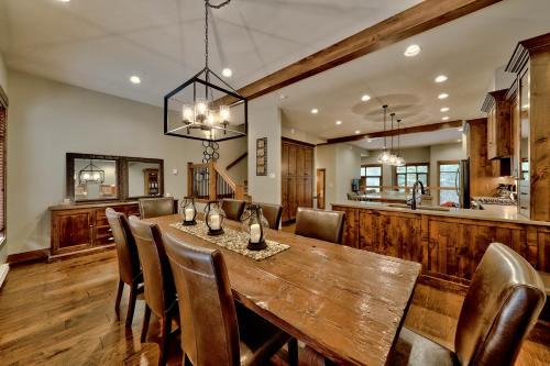 17 Village Walk Sun Peaks BC