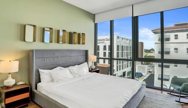 17WEST 1BR Apartment with Balcony - 407