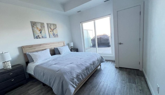 180 Mt View Huge Balcony 2BR 3Beds 2Bath 2Parkings Penthouse