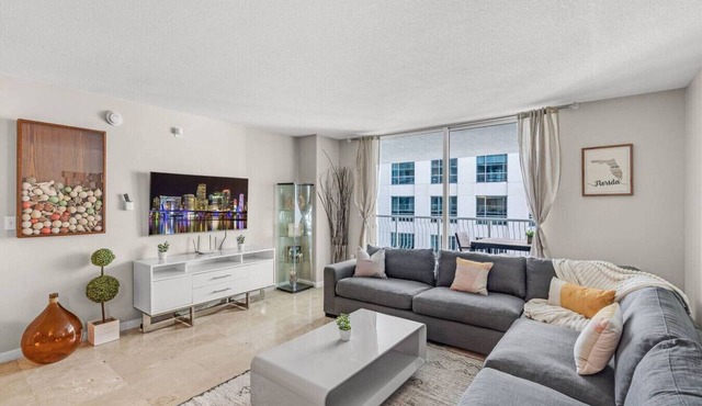 1BR at Brickell Bay City Views + Free Parking