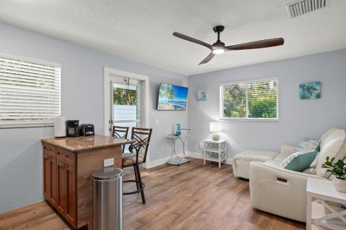 2 Bed 2 Bath Modern Naples Beach Bungalow