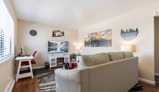 2 Bed Cozy Mountain Themed Oasis