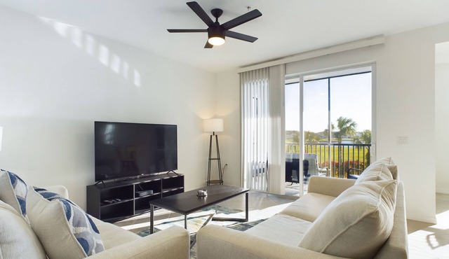 2-bedroom, 2-bath LUX condo with Golf, Spa, Pool, Hot tub + more