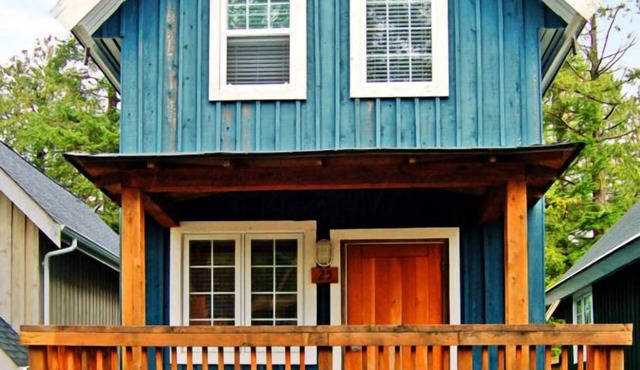2 Bedroom B - Cozy Three Level Cottage with Seasonal Hot Tub and Forest View/Walking Distance to Beaches