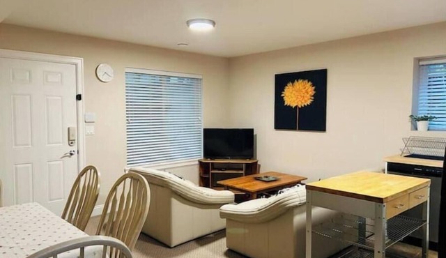 2 bedroom Spacious Guest Suite in Walnut Grove