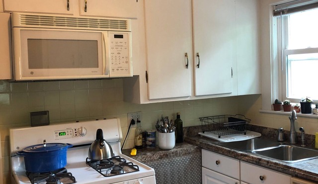 2 BR, 1 Bath, Sleeps 4+, Furnished and spacious apt. in quiet Boston suburb