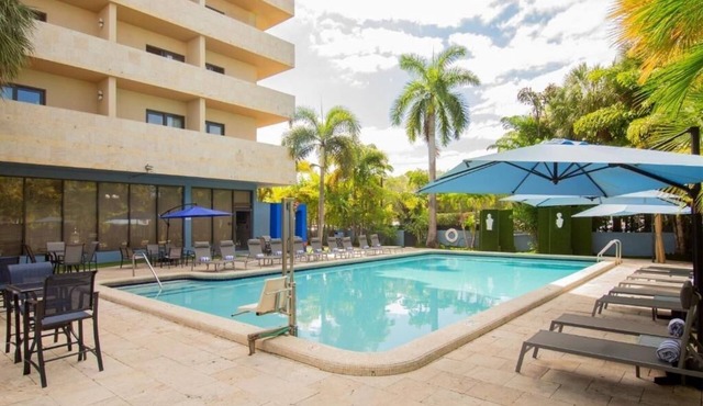 2 Modern Units With Balcony Outdoor Pool Shuttle Near Wynwood