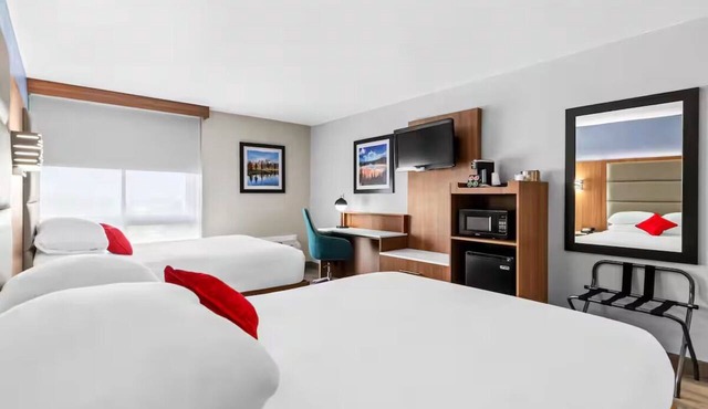 2 Units | Deluxe 2 Queen Beds w/Free Breakfast, Parking, Game Room & Courtyard