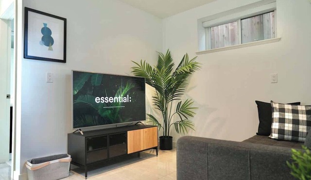 20 mins to DT | 5 mins to PNE | Clean 3BR, 2BA