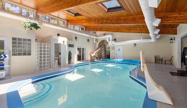 201 S berry · lNDOOR POOL! The FUN house