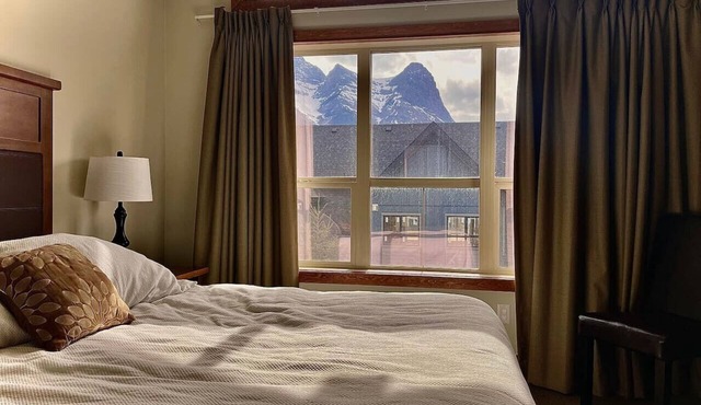 202 Canmore home with beautiful views