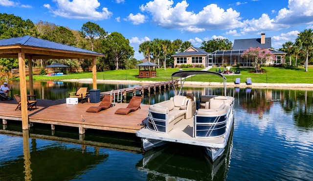 21-Acre Lakefront Paradise: Heated Pool, Private Beach, Animals, Fishing-Boating