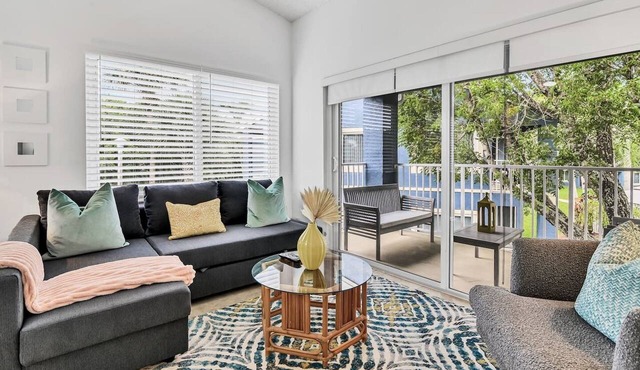 280C - Boca Retreat w/Pool, Parking, Near Evert Tennis & Shops