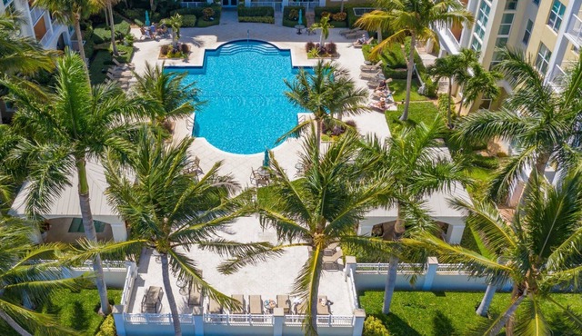 2BD/2BA Penthouse w/ Pools, Marina on Intracoastal