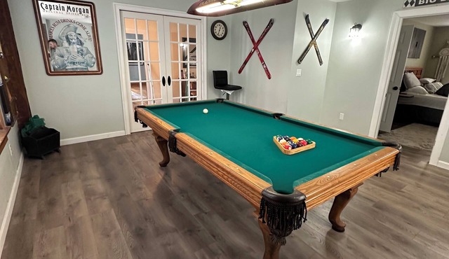 3,000 Sq Ft Historic Colonial Minutes from Okemo with Direct VAST Access
