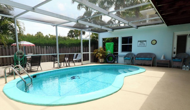 3/2 Beach House W/ Pool | Near WPB + Peanut Island