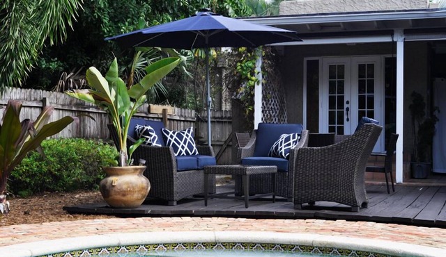 3/2 private home w/heated pool & hot tub, less than 1 mile from beach