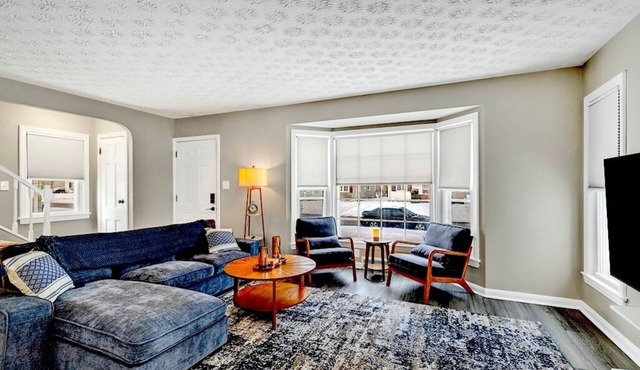 3 bed S EuclidnNEW ON VRBO DISCOUNTED PRICE, EXCELLENT REVIEWS OTHER PLATFORMS