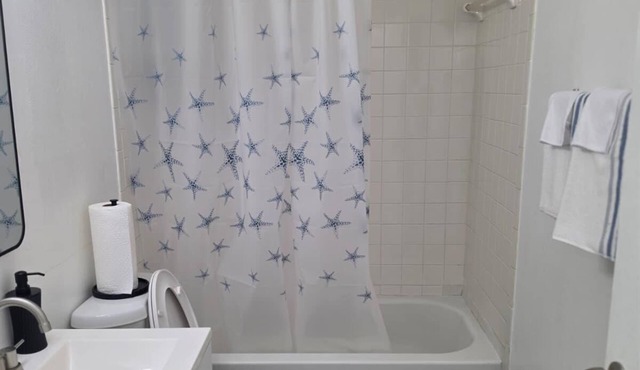 3-bedroom apartment in the beautiful Coral Springs, straight drive to the beach