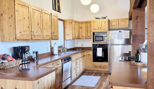 3-bedroom cabin in charming Lake City with mountain views
