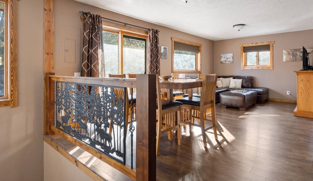 3 Bedroom Cabin with Rustic Charm