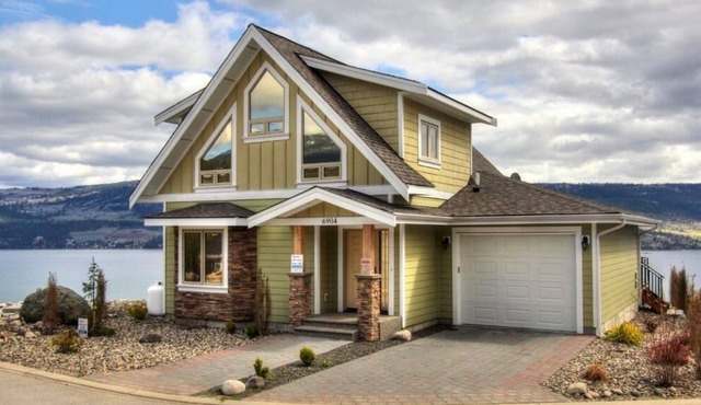 3 Bedroom Cottage at La Casa with Stunning Lake Okanagan Views!