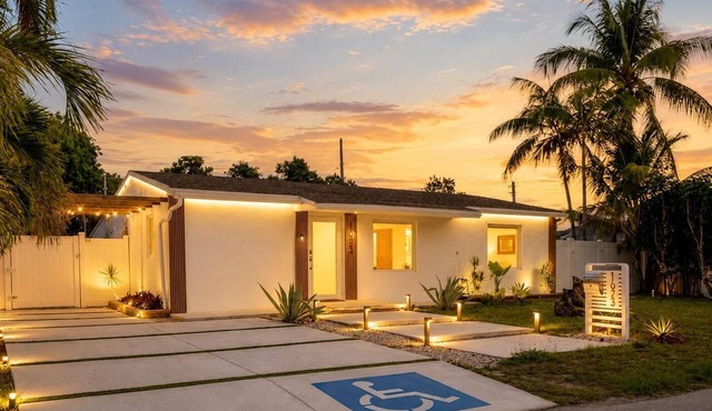 3-bedroom house in awesome Hollywood with AC, WiFi, comfortable for vacations
