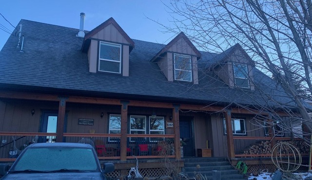 3 bedroom house, pet friendly, large yard, close to lake