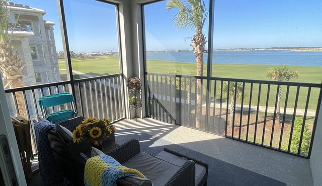 3 BR/2 Bath condo on golf/lake with gorgeous sunset views i