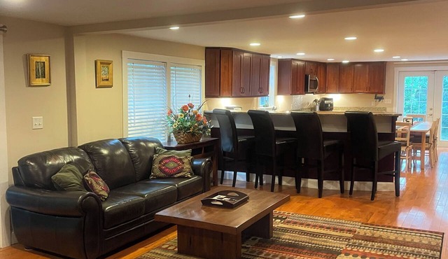 3 Living Rooms, 5BR,4BA,Big Kitchen, Meredith Area!Spacious group accommodations