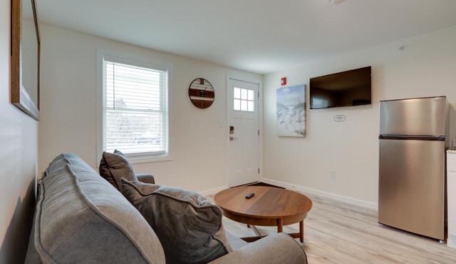 3 Mi to Onset Beach & Village! Pet-Friendly Apt