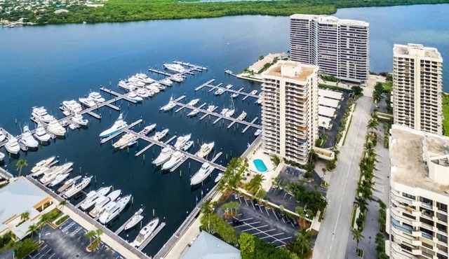 3 Spacious Units, Golf, Tennis, Spa, Hiking, 5 Outdoor Pools