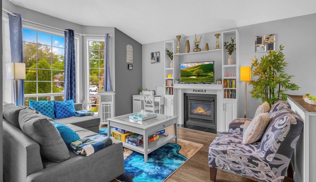 33 Executive Home, A/C, Garage, By Airport.