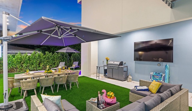 334 | Walk to Atlantic Ave | Heated Pool & Spa | FreeBee Zone | by DelrayNightly