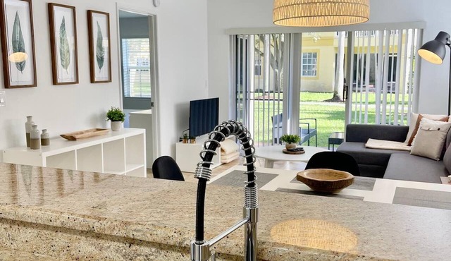 340B - Boca Retreat w/Pool, Parking, Near Evert Tennis & Shops