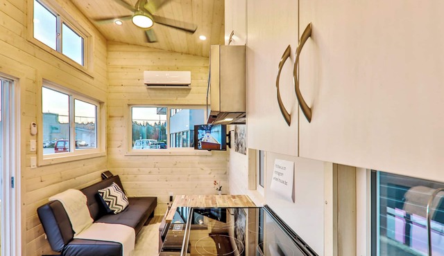 35 ‘ Tiny House RV pet friendly