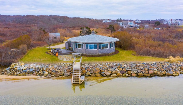 360 Waterfront Views with Private Beach in Pocomo!