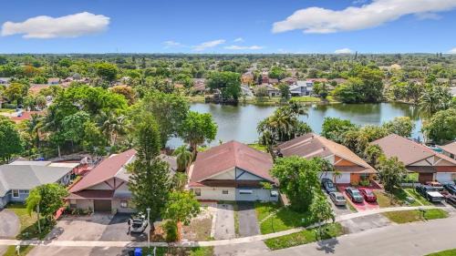 3BR Lake Front Getaway