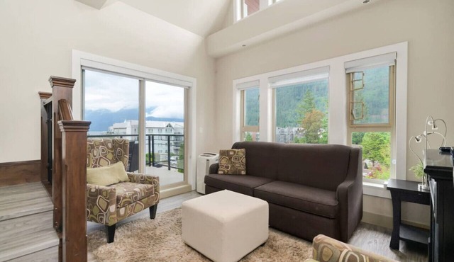 3BR Lakeside Dream Penthouse with Roof Deck Views